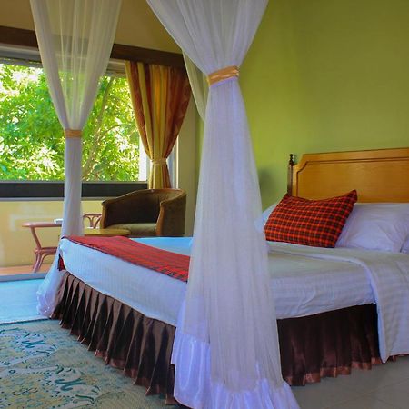 Equator Hotel Αρούσα Εξωτερικό φωτογραφία
