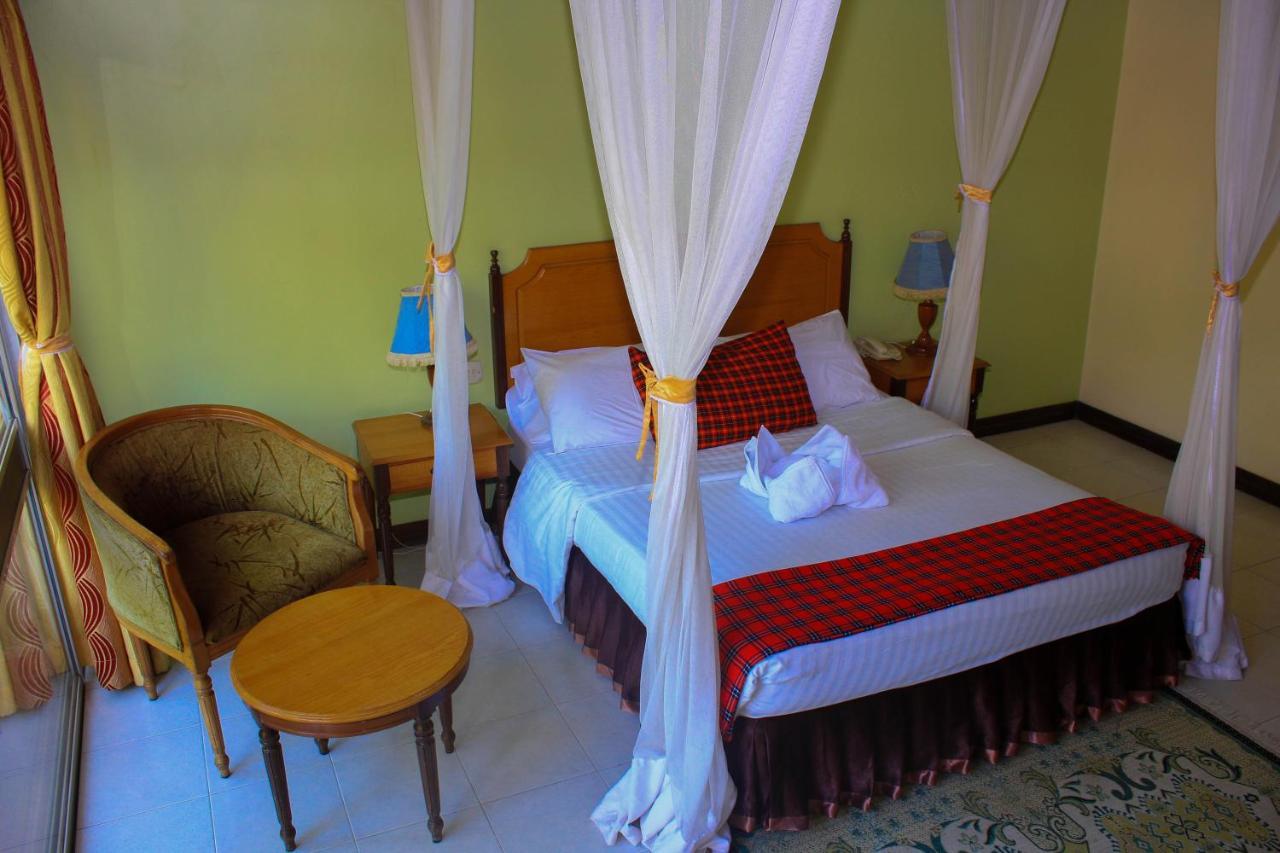 Equator Hotel Αρούσα Εξωτερικό φωτογραφία