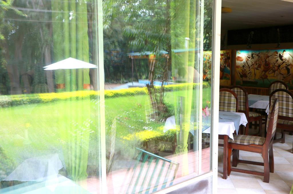 Equator Hotel Αρούσα Εξωτερικό φωτογραφία