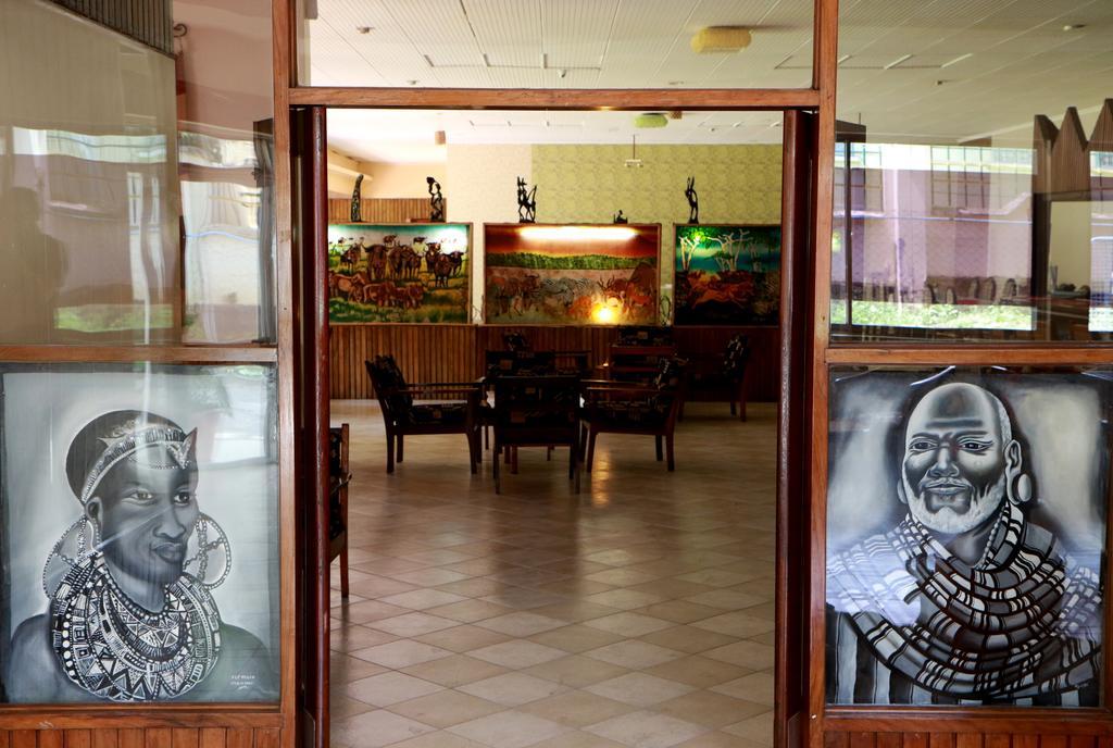 Equator Hotel Αρούσα Εξωτερικό φωτογραφία