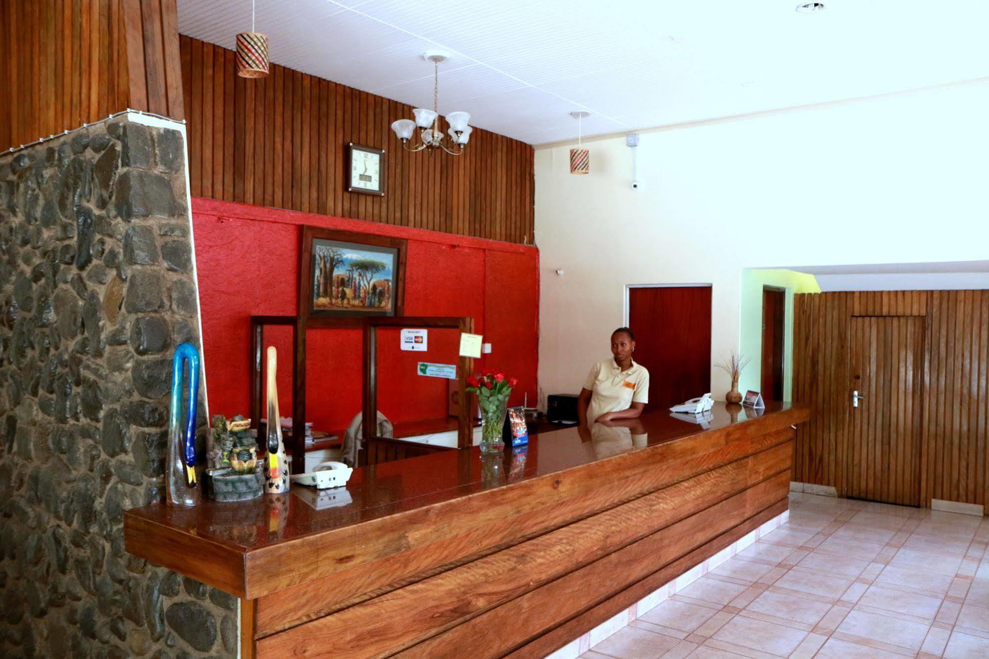 Equator Hotel Αρούσα Εξωτερικό φωτογραφία