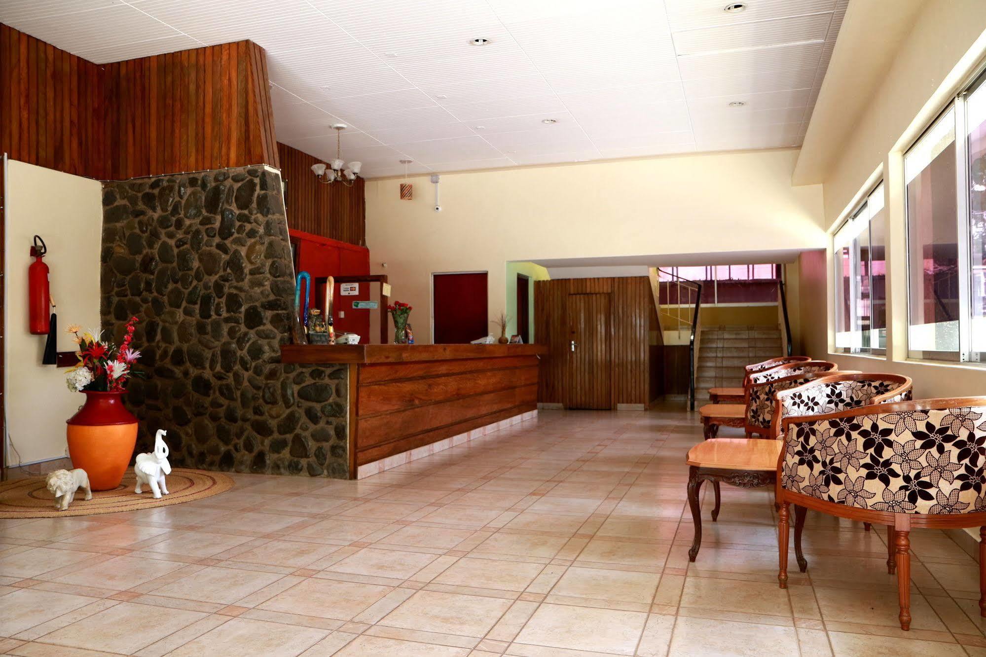 Equator Hotel Αρούσα Εξωτερικό φωτογραφία