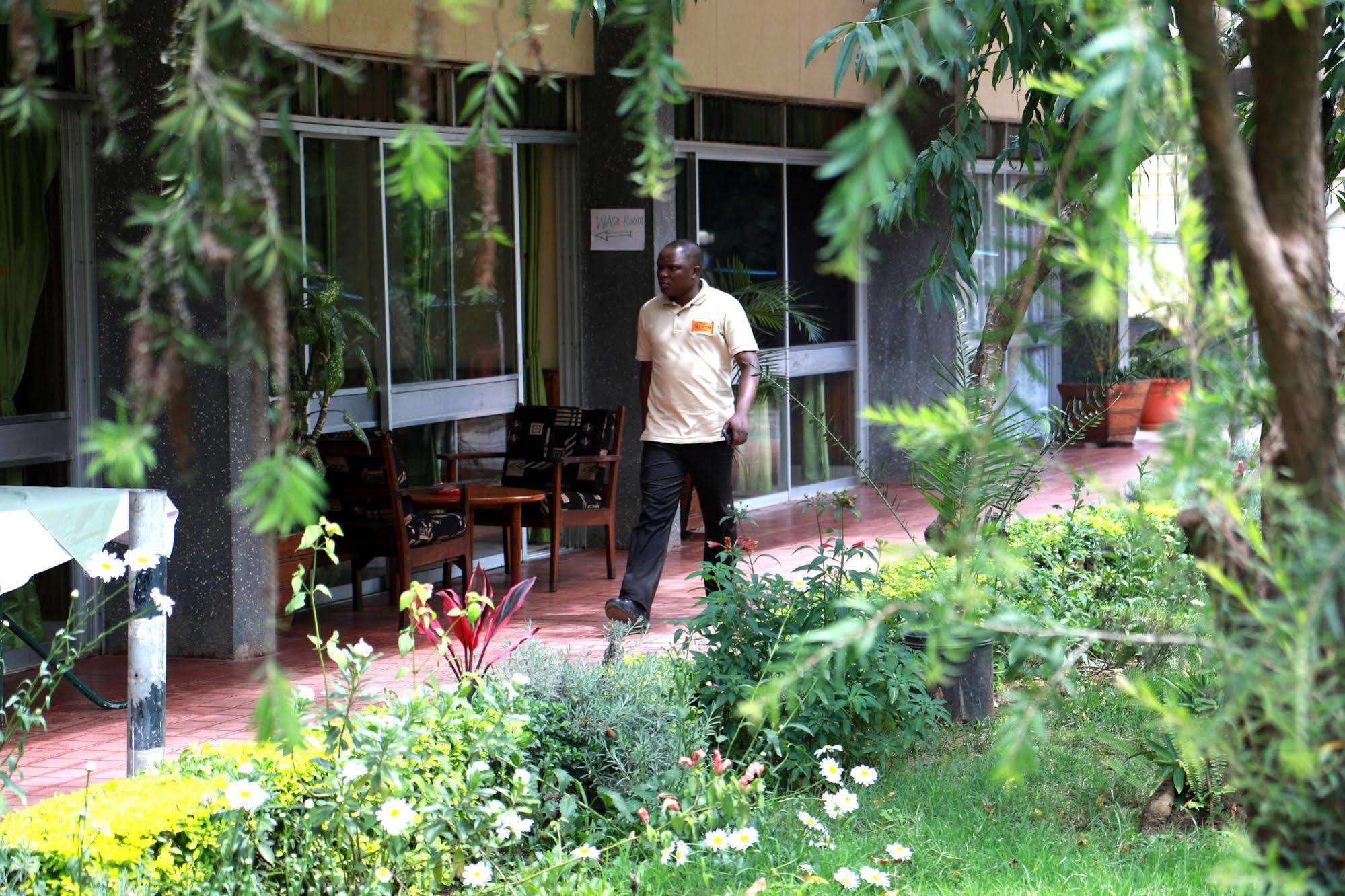 Equator Hotel Αρούσα Εξωτερικό φωτογραφία